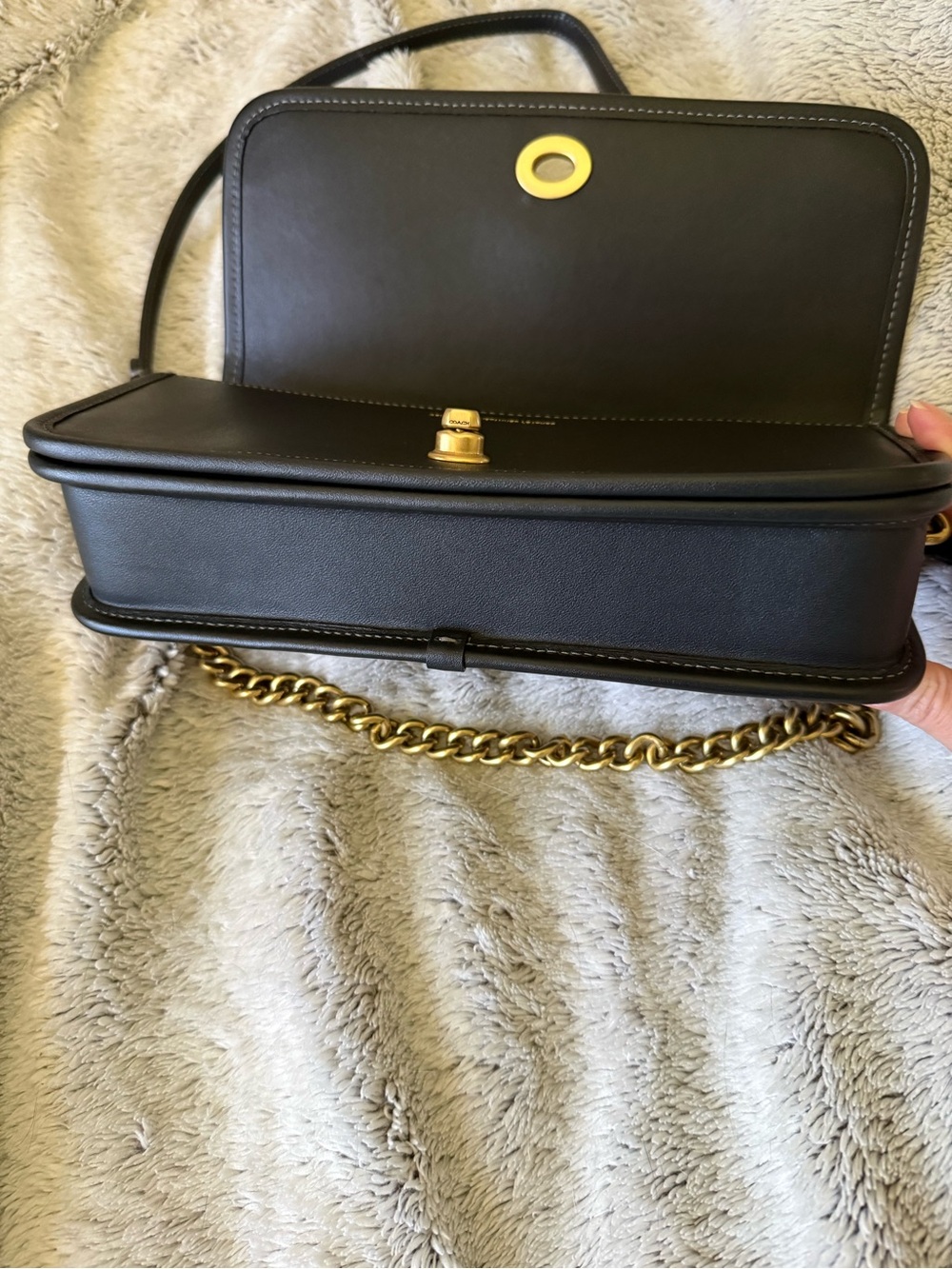 Coach Dinky bag black with gold hardware - Picture 7 of 16